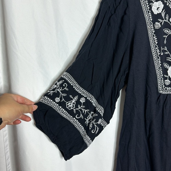 Like New Blouson Sleeve Henley Embroidered Top “Night Sky” - Picture 5 of 8